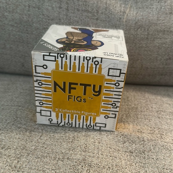 New! Unopened Bored Ape NFTy FIGs Series 1 Blind Box Collectible Yacht Club - Picture 1 of 4